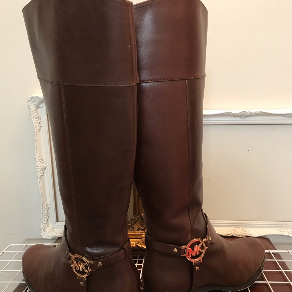 boots 👢 - Picture 2 of 4